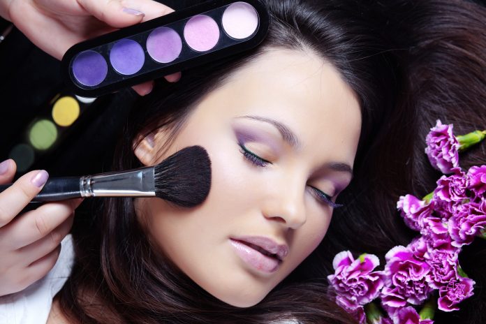 5 consejos para que tu maquillaje resista al sudor